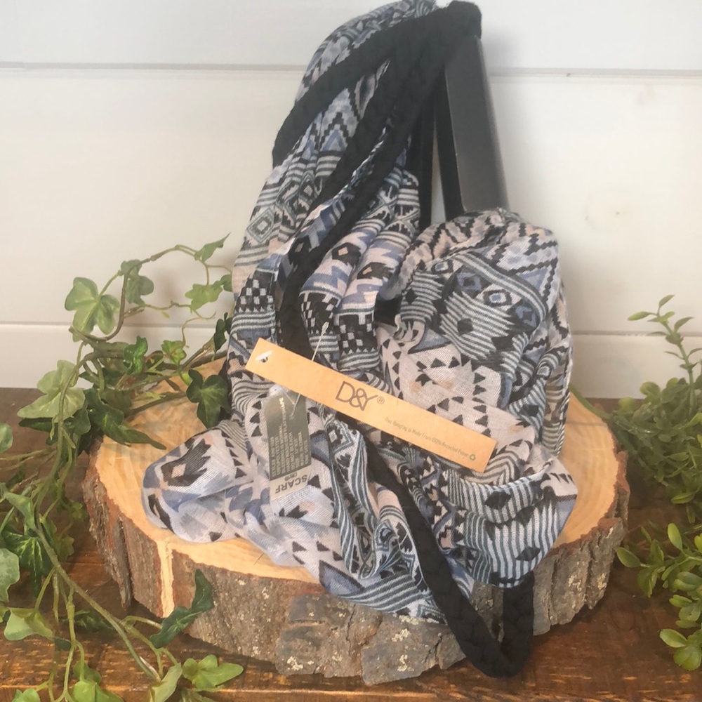 D&Y figure 8 neck scarf